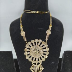 Stylish mangalsutra with a grand floral pendant,